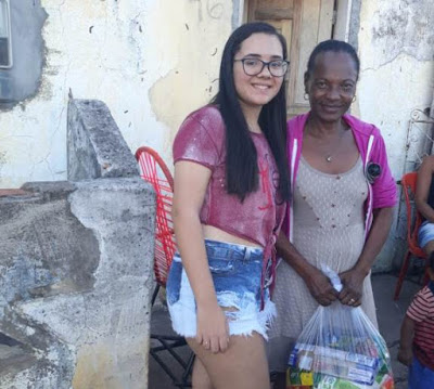 María Clara reparte despensas