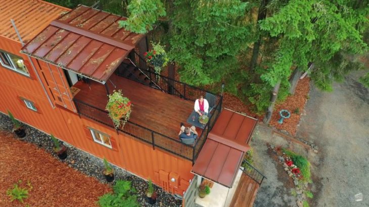 Casa construida con contenedores