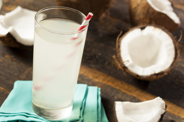 Vaso de agua de coco