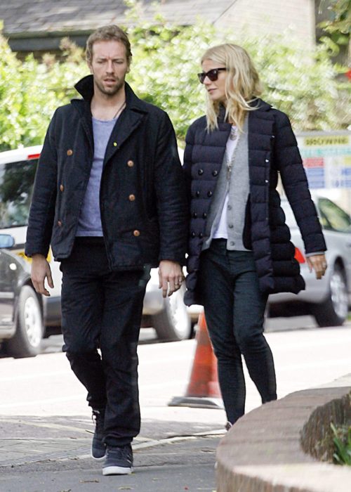 Gwyneth Paltrow y Chris Martin caminando de la mano