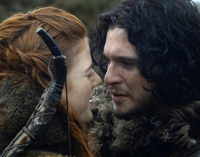 Kit Harington y Rose Leslie como jon snow e ygritte en la serie de game of thrones