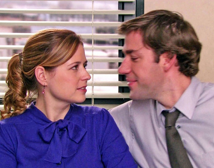 Jenna Fischer y John Krasinski en la serie de the office