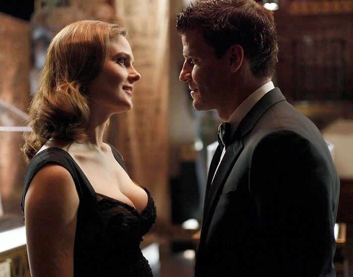 Emily Deschanel y David Boreanaz en la serie de bones