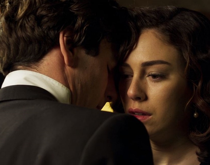 Yon González y Blanca Suárez en la serie de las chicas del cable
