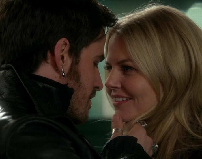 Jennifer Morrison y Colin O'Donoghue en la serie de once upon a time