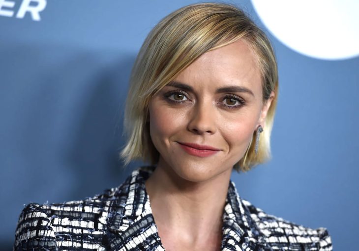 Christina Ricci en una alfombra roja 