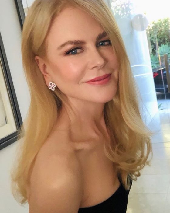 Nicole Kidman posando para una fotografía 