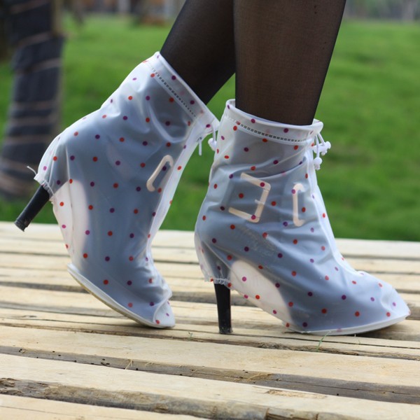 Cover shoes para la lluvia con figuras de colores 