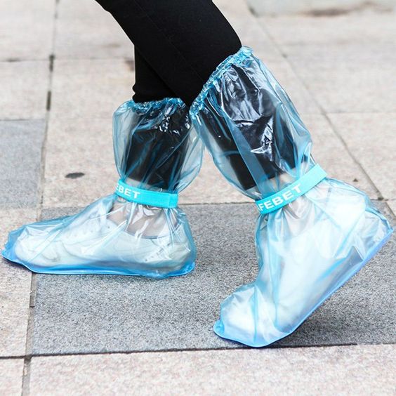 Cover shoes para la lluvia con figuras de colores 