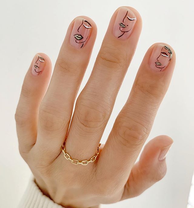 Diseños de uñas de Betina Goldstein con rostros minimalistas 
