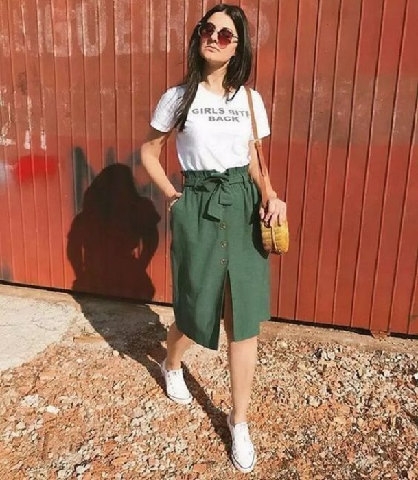 Falda veraniega a la rodilla color verde con cintillo