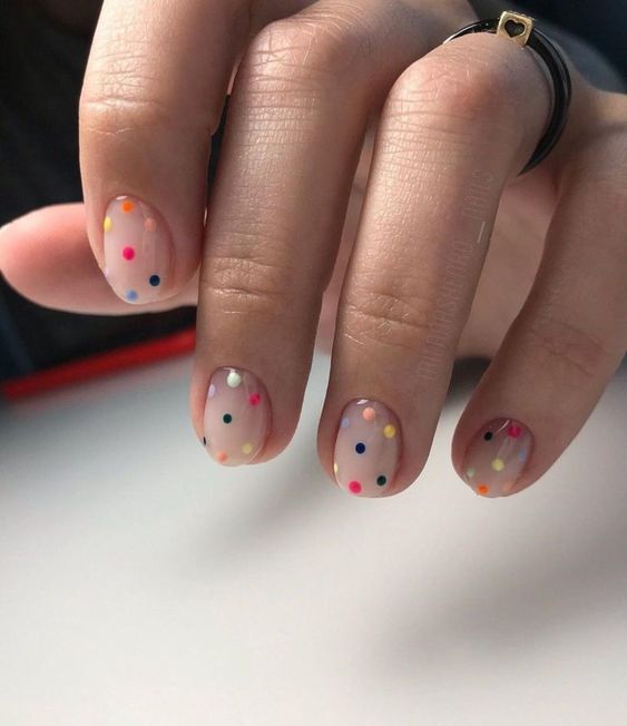 Uñas coloridas tipo arcoíris