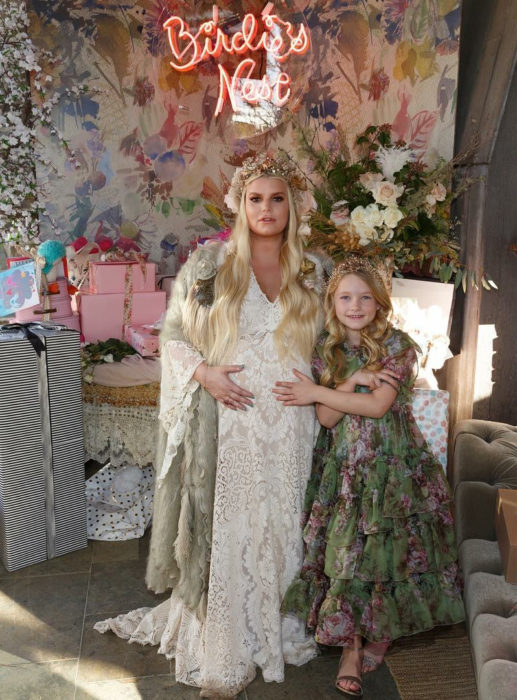 Jessica Simpson festejando su baby shower junto a su hija