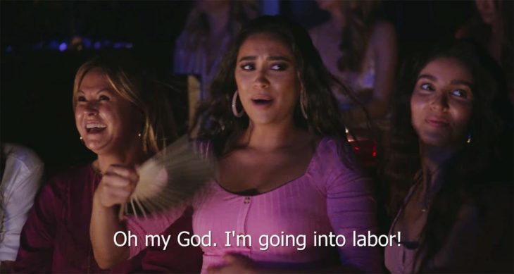 Shay Mitchell festejando su baby shower en un club de striptease