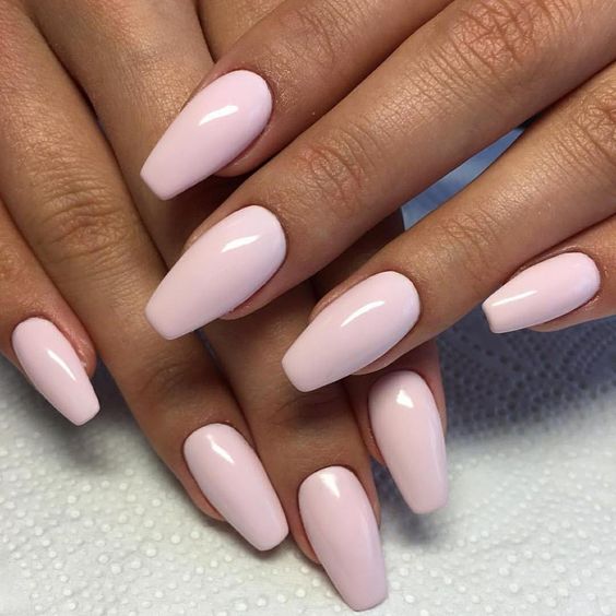 Unas rosa bebé para chicas morenas