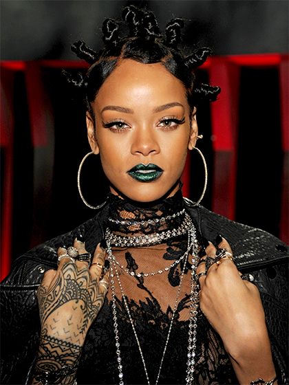 Rihanna con labial verde