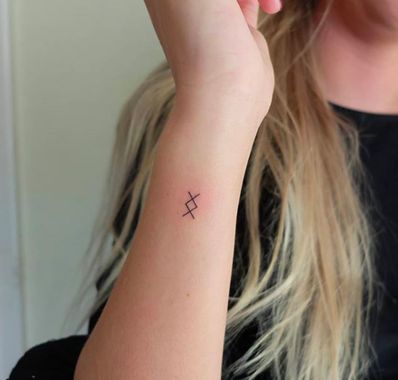 Tatuaje Runa Inguz