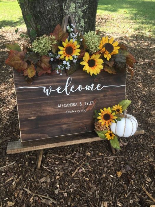 Letrero de boda de bienvenida con girasoles