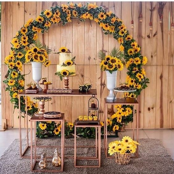 Mesa de bodas con girasoles