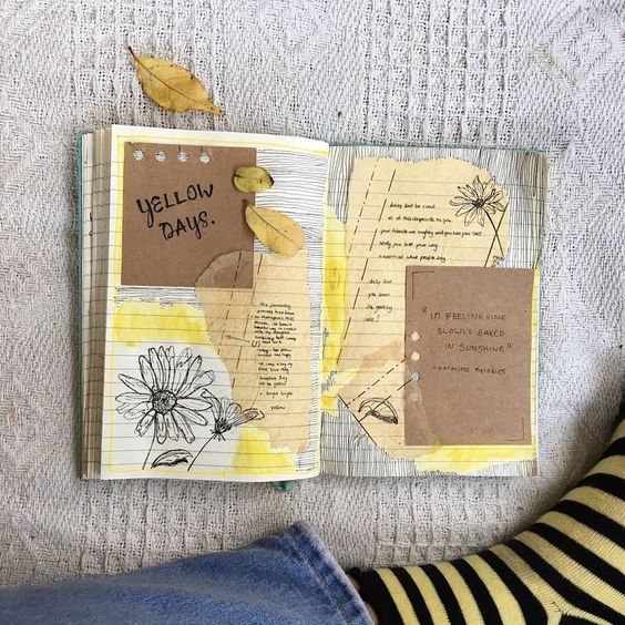Libreta decorada en tonos amarillos con cartón