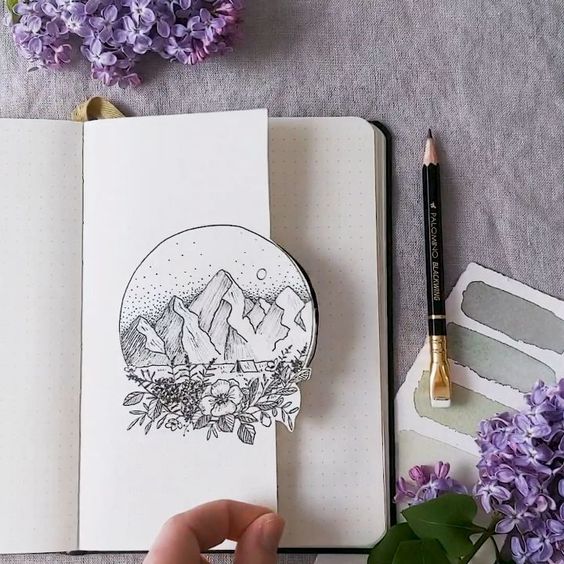 Libreta decorada con un paisaje de montañas