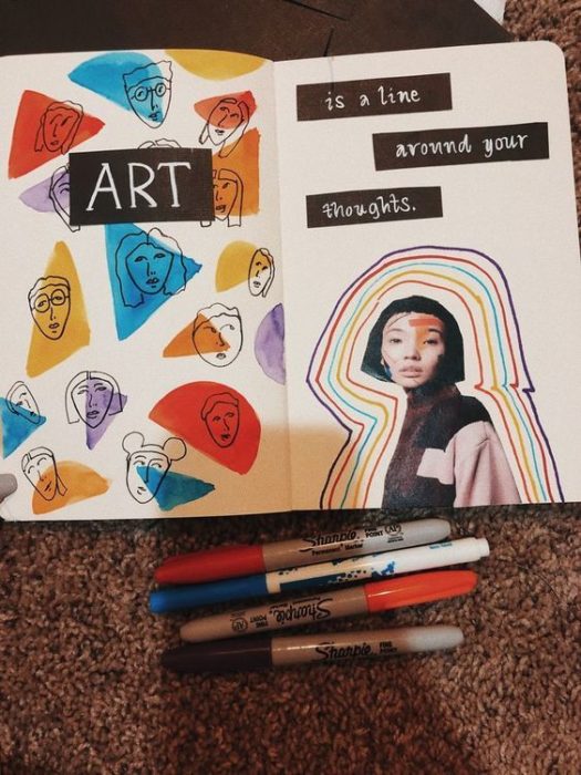 Libreta con hojas opalinas decorada con triángulos de colores