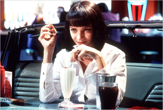 Uma Thurman usando una camisa blanca en la película Pulp Fiction