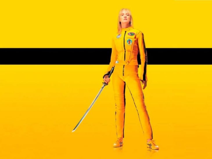 Uma Thurman usando un vestido amarillo en la película Kill Bill
