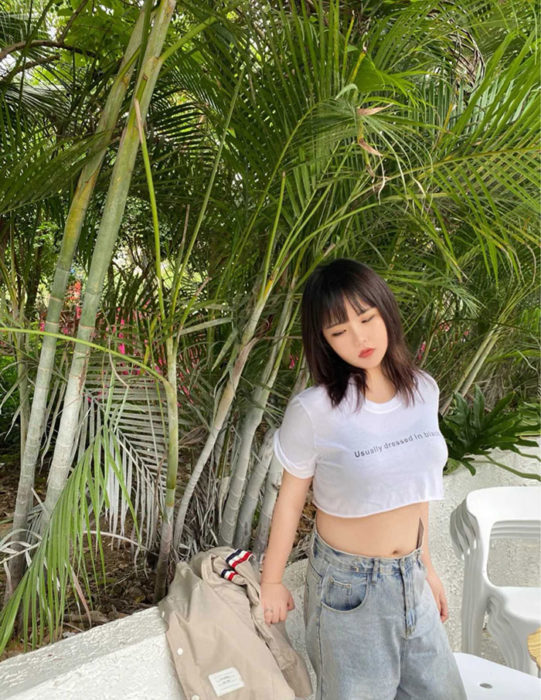 Influencer china posando para foto