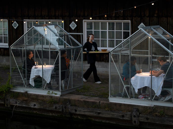 Casitas invernadero en restaurante Mediatic ETEN