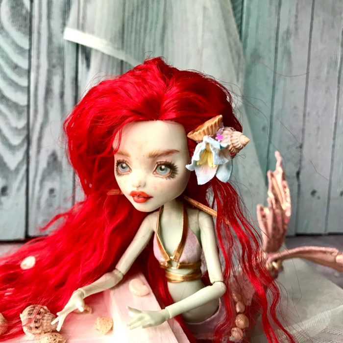 Artista rusa Arty Ooak Dolls transforma muñecas Monster High en personajes de caricaturas y películas; Ariel, La Sirenita