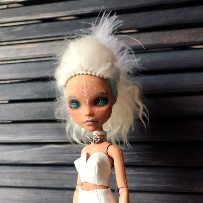 Artista rusa Arty Ooak Dolls transforma muñecas Monster High en personajes de caricaturas y películas
