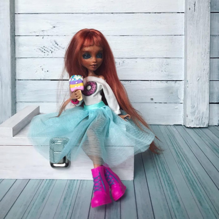 Artista rusa Arty Ooak Dolls transforma muñecas Monster High en personajes de caricaturas y películas