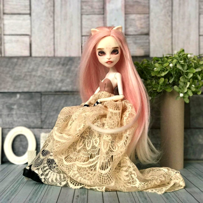 Artista rusa Arty Ooak Dolls transforma muñecas Monster High en personajes de caricaturas y películas