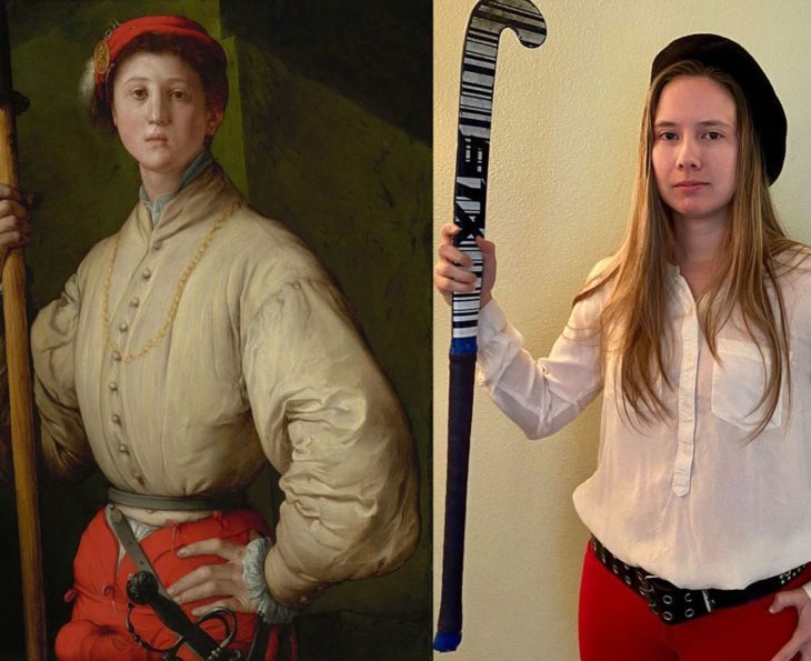 Chica realizando la imitación de pintura con un palo de hockey
