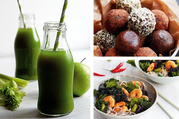Alimentos de la dieta Sirtfood, jugo verde, ensalada de camarones y trufas de chocolate amargo