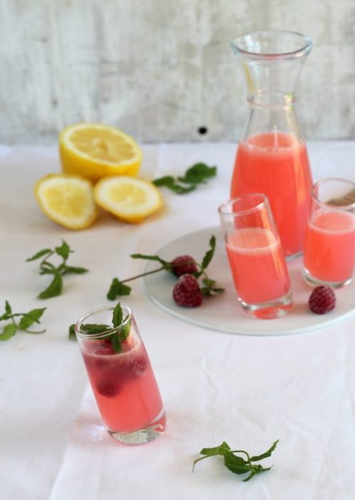 Batido de naranja con frambuesa y menta