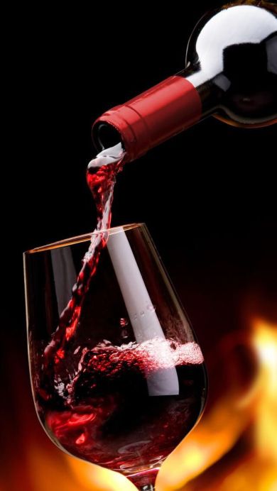 Copa de cristal con vino tinto