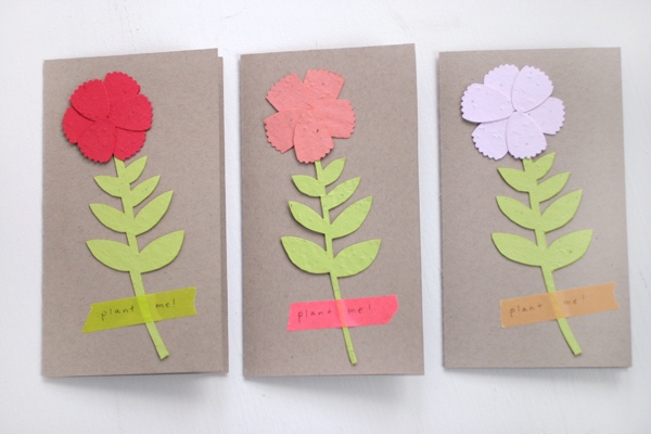 Tarjeta Día de las Madres con rosas de papel