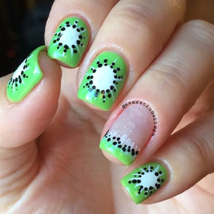 Diseño de manicure de kiwis