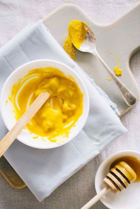 Mascarilla de miel y cúrcuma