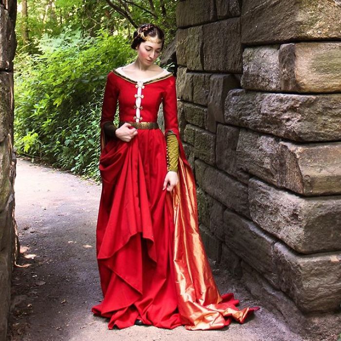 Bernadette Banner y sus vestidos de época