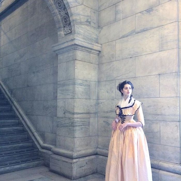 Bernadette Banner y sus vestidos de época