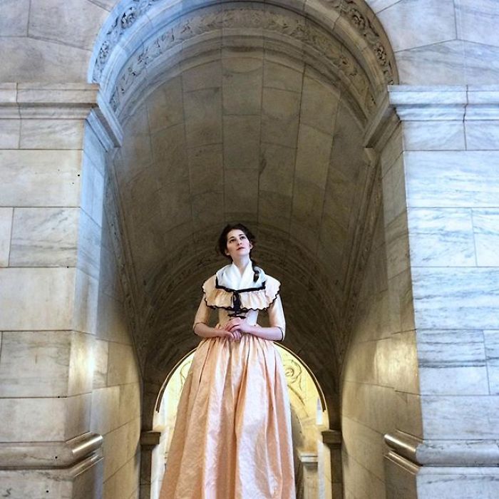 Bernadette Banner y sus vestidos de época