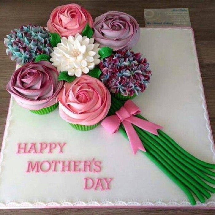 Pastel del día de las madres en forma de un ramo de flores