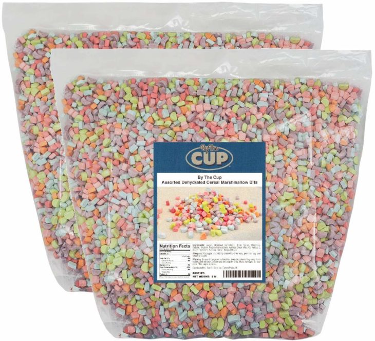 Bolsas llenas con malvaviscos de cereales