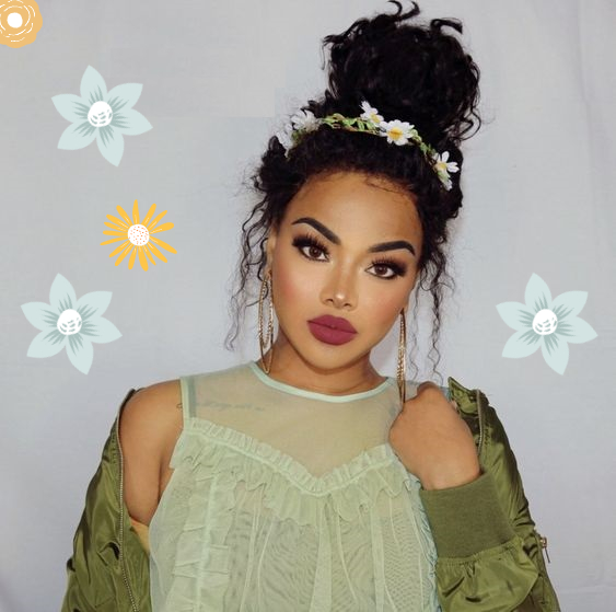 Chica con maquillaje inspirado en Tiana