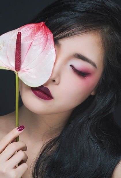 Chica con maquillaje inspirado en Mulán