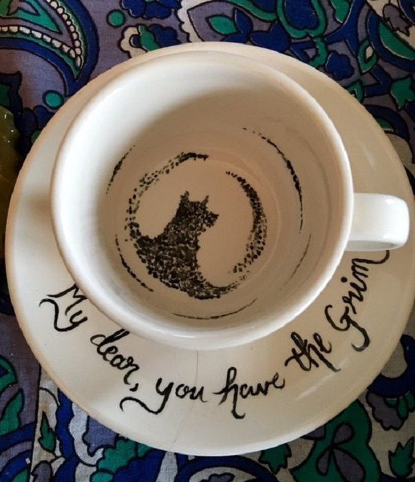 taza y plato con la temática del Grim
