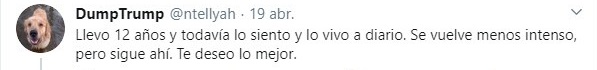 Tuit sobre pingüinos abrazados mirando el horizonte